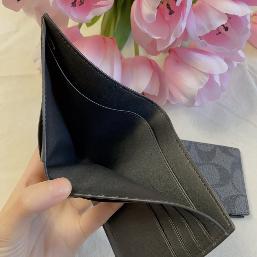 Coach Compact Id Wallet In Signature Canvas - Picture 4 of 9